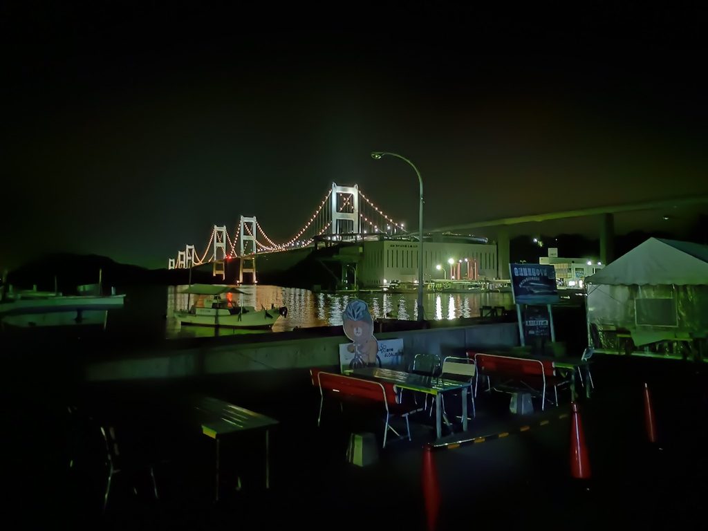 ライトアップされた来島海峡大橋