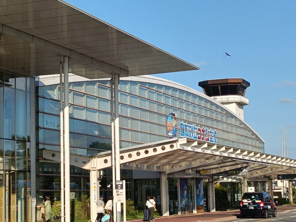 鳥取砂丘コナン空港の外観と名探偵コナンの装飾