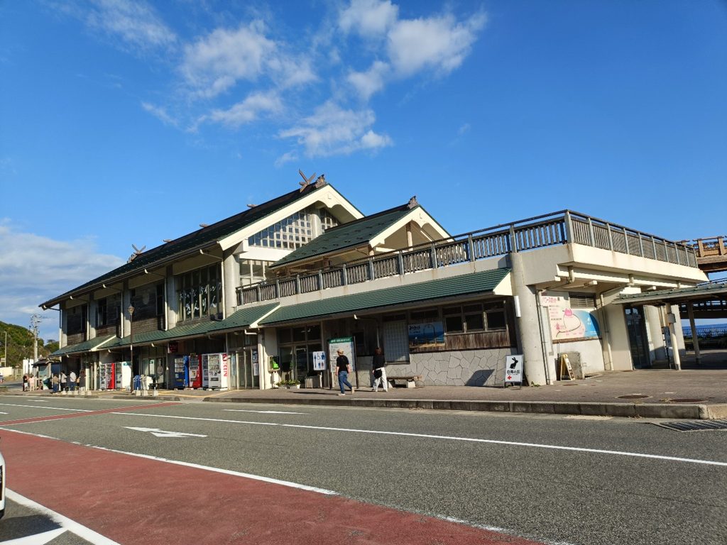鳥取県の道の駅「神話の里 白うさぎ」の外観
